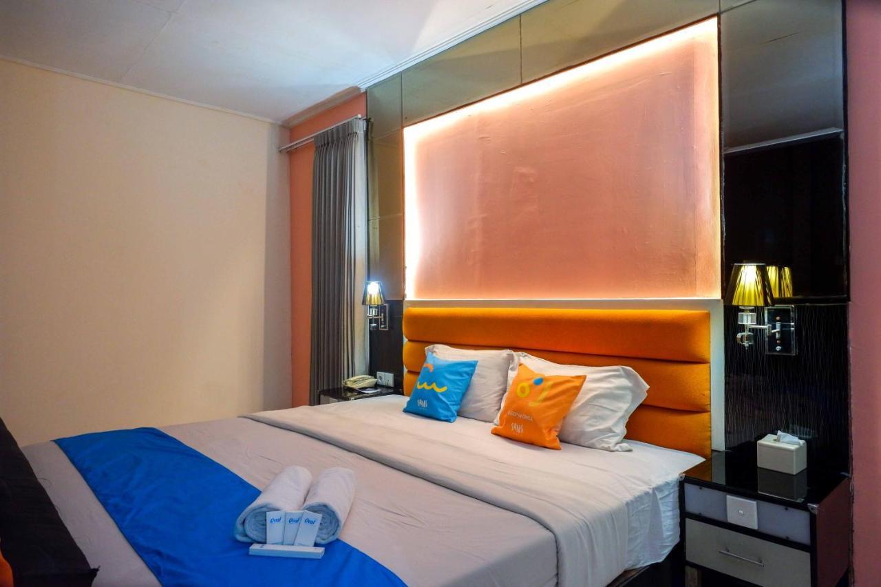 Sans Hotel International Surabaya Gubeng Kültér fotó