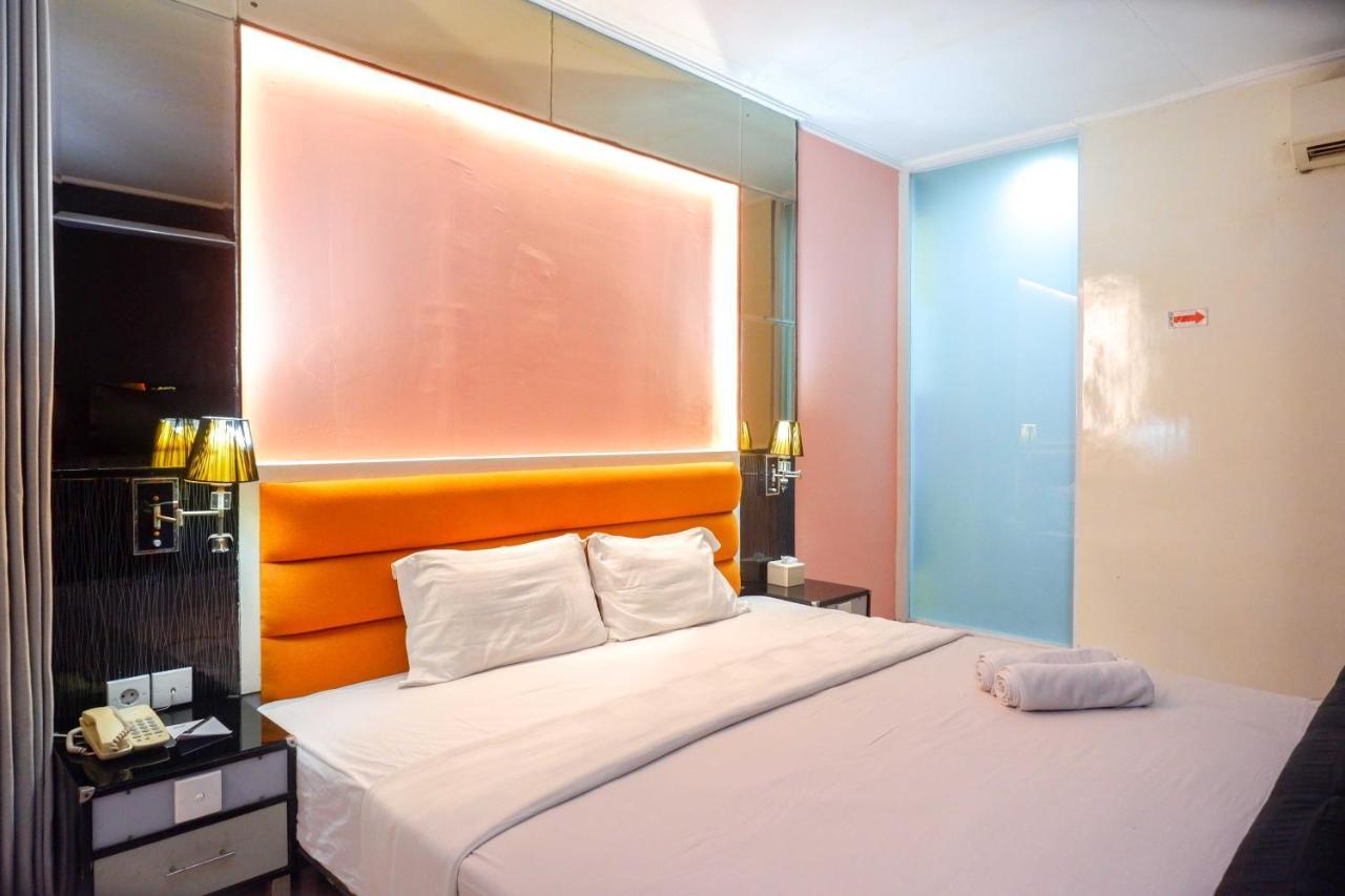Sans Hotel International Surabaya Gubeng Kültér fotó