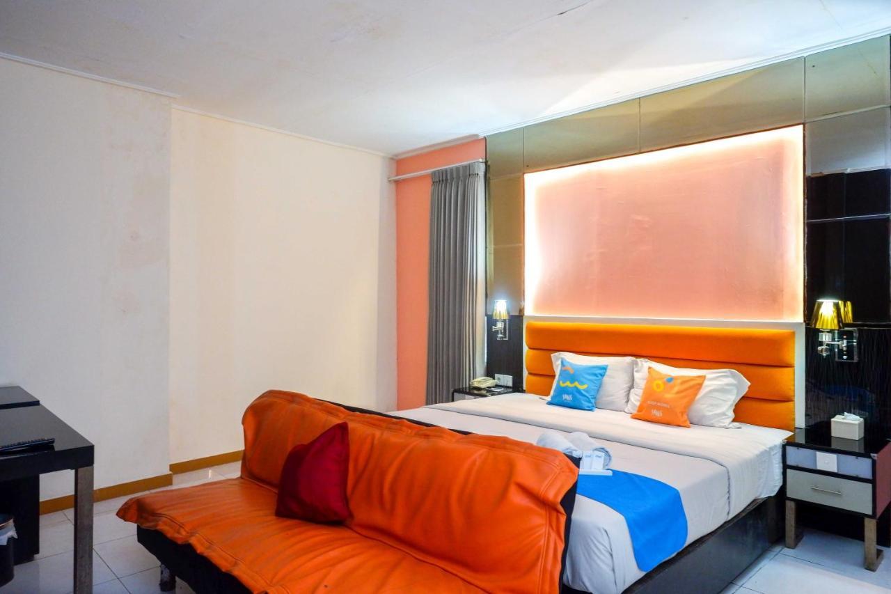 Sans Hotel International Surabaya Gubeng Kültér fotó
