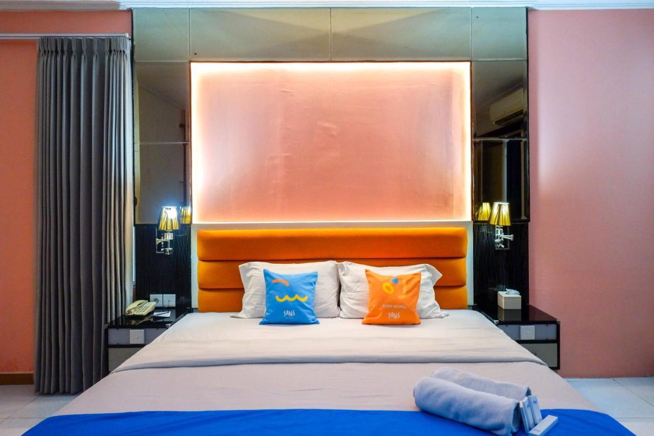 Sans Hotel International Surabaya Gubeng Kültér fotó