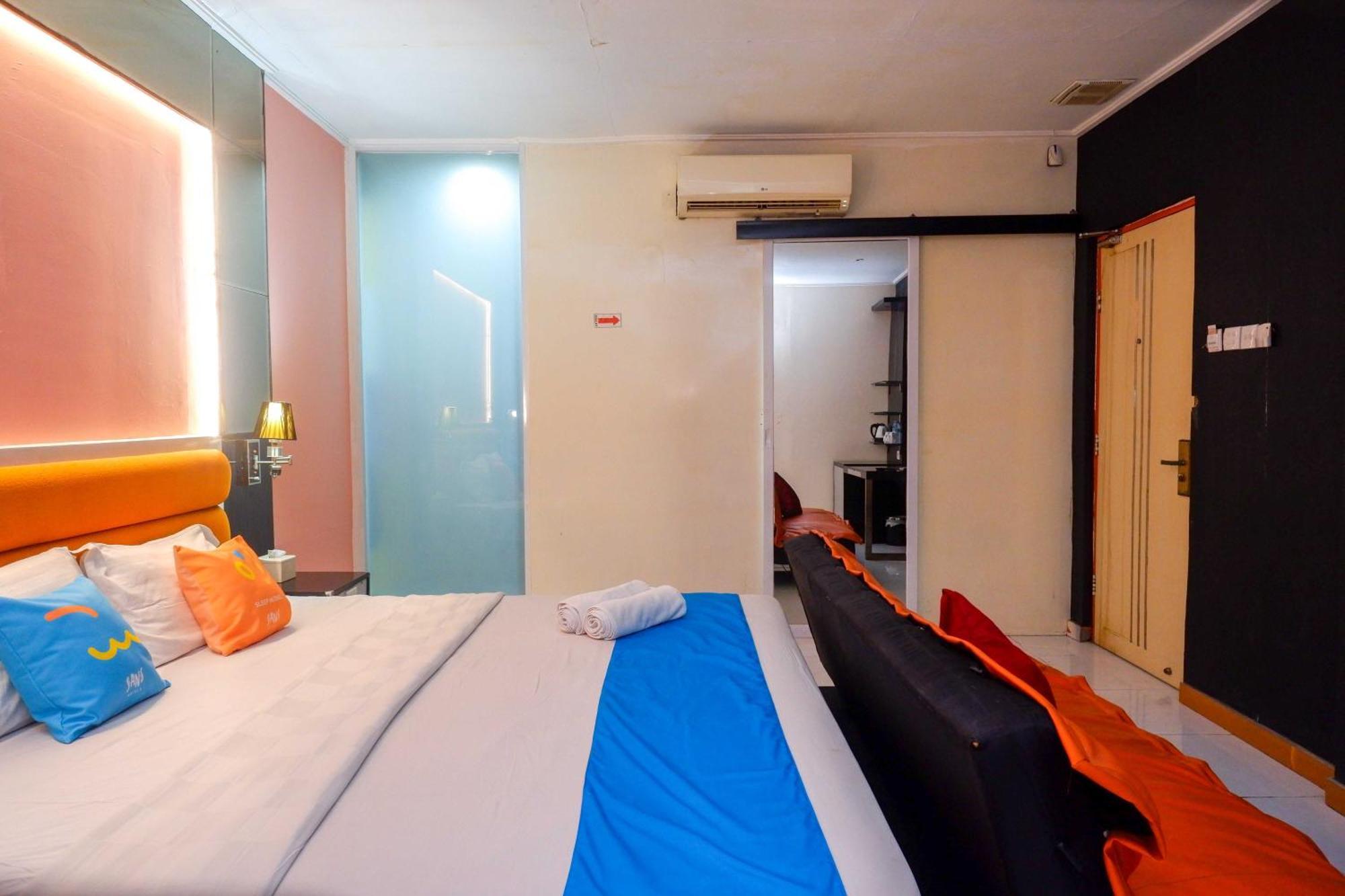 Sans Hotel International Surabaya Gubeng Kültér fotó