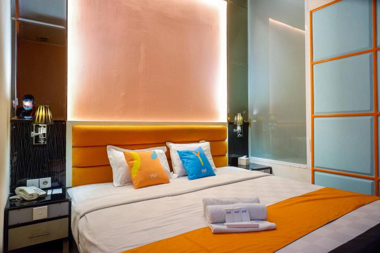 Sans Hotel International Surabaya Gubeng Kültér fotó
