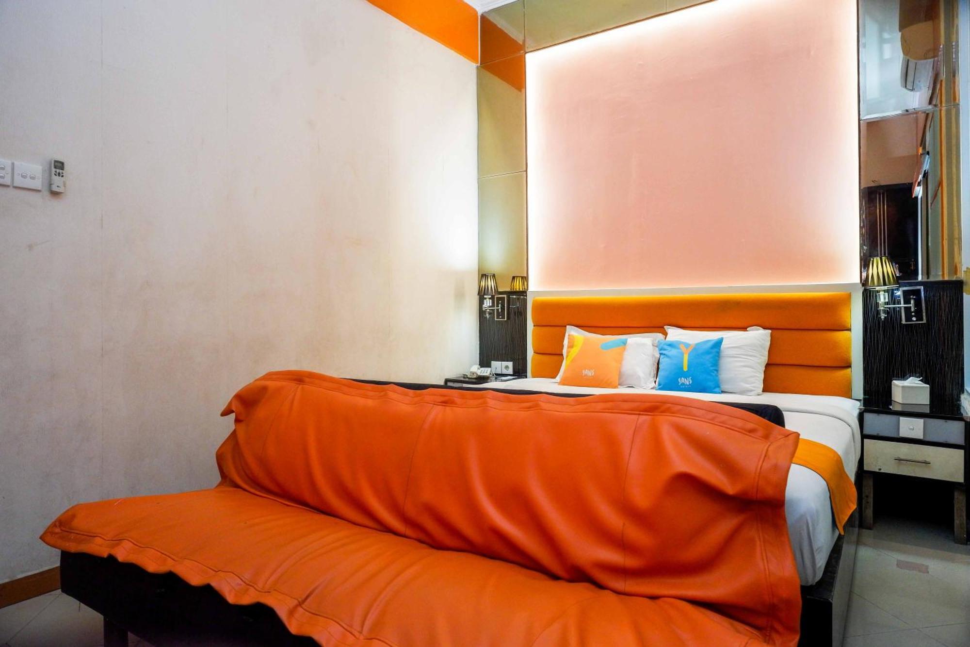 Sans Hotel International Surabaya Gubeng Kültér fotó