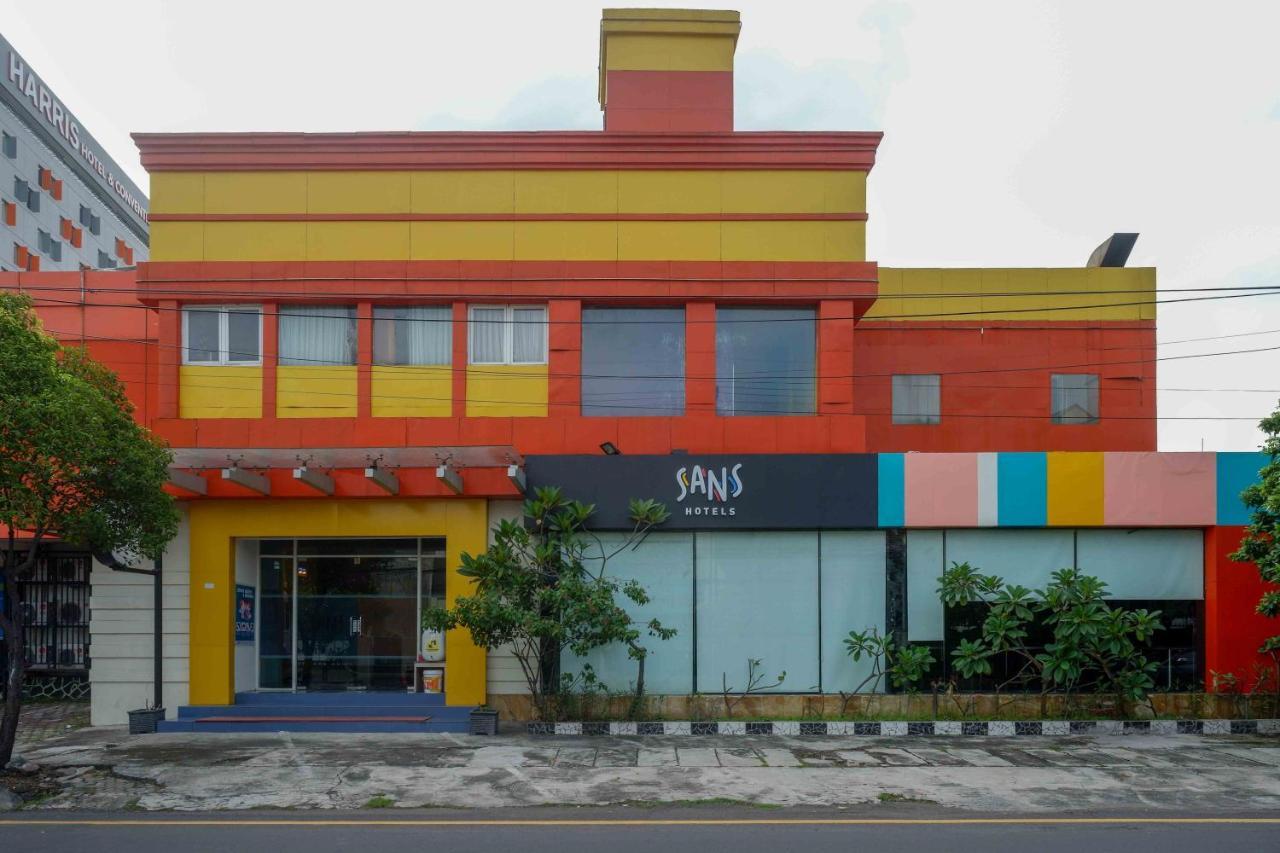 Sans Hotel International Surabaya Gubeng Kültér fotó