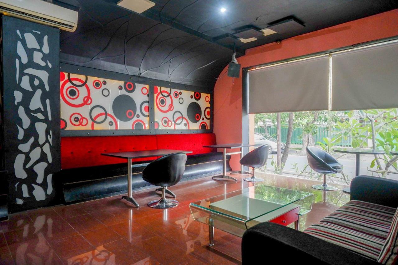 Sans Hotel International Surabaya Gubeng Kültér fotó